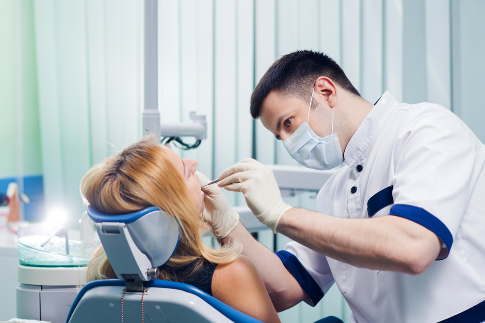 В каких случаях для протезирования зубов применяются мини-импланты